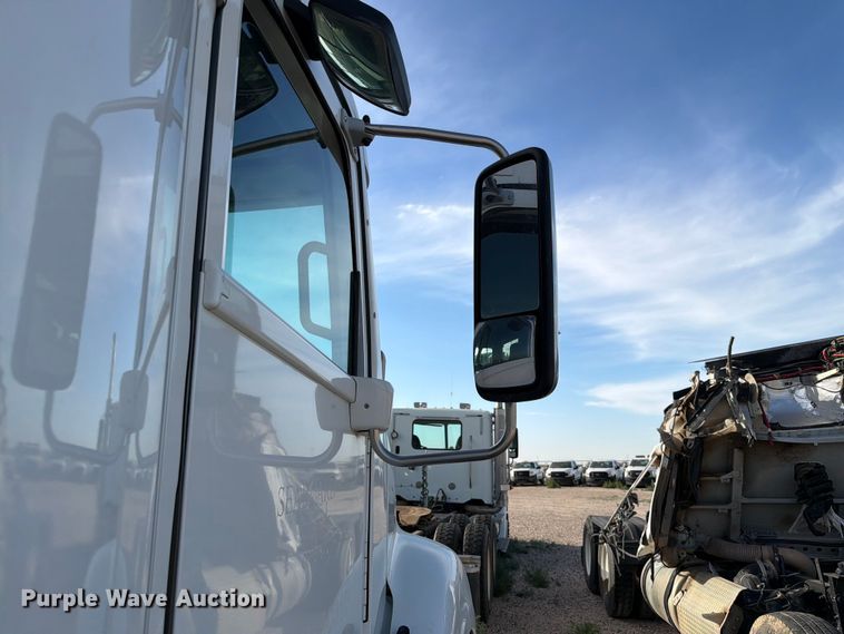 image for item EW8682 2013 Freightliner Columbia semi truck