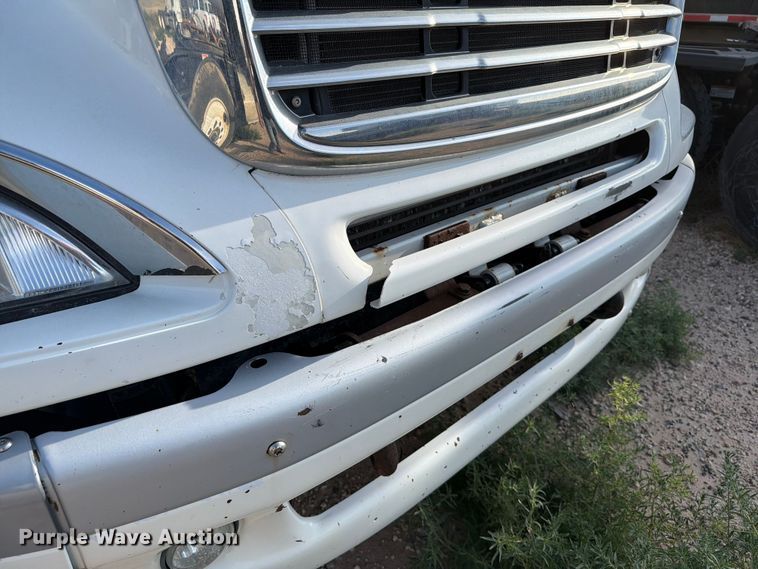 image for item EW8682 2013 Freightliner Columbia semi truck