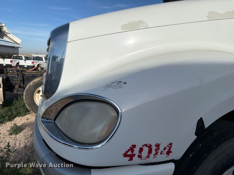 image for item EW8682 2013 Freightliner Columbia semi truck