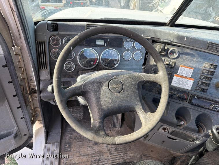 image for item EW8682 2013 Freightliner Columbia semi truck