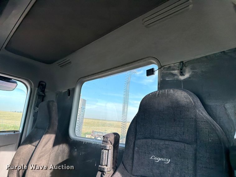 image for item EW8682 2013 Freightliner Columbia semi truck