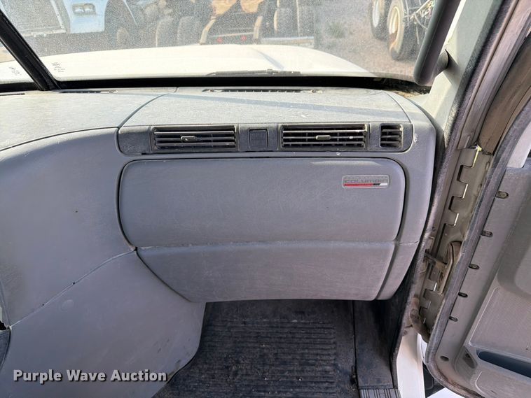image for item EW8682 2013 Freightliner Columbia semi truck