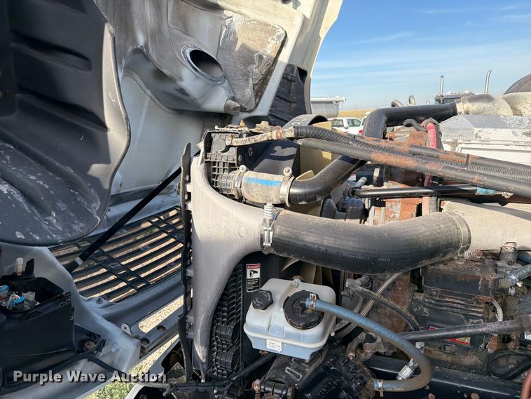 image for item EW8682 2013 Freightliner Columbia semi truck