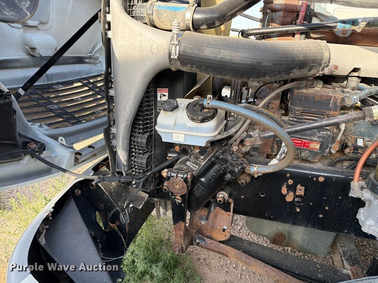 image for item EW8682 2013 Freightliner Columbia semi truck