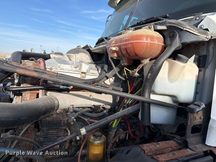 image for item EW8682 2013 Freightliner Columbia semi truck