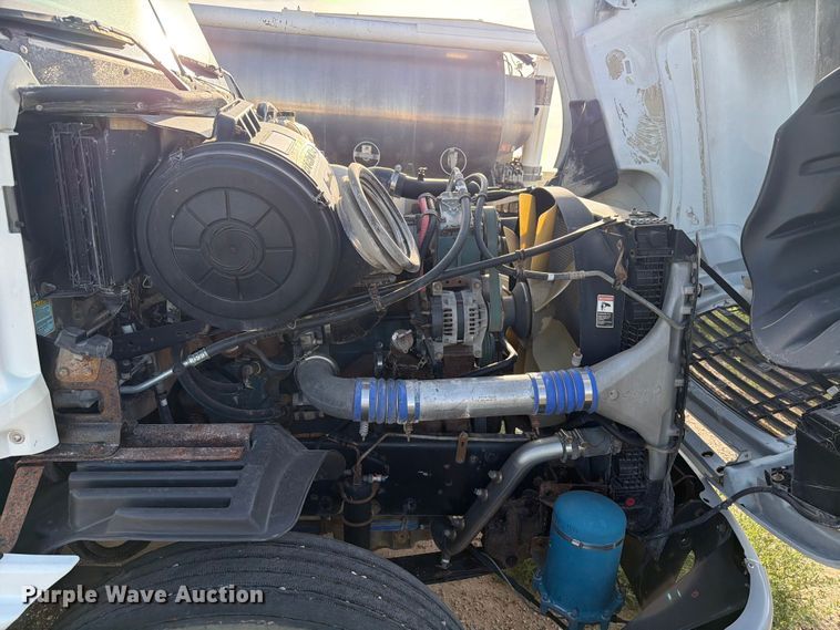 image for item EW8682 2013 Freightliner Columbia semi truck
