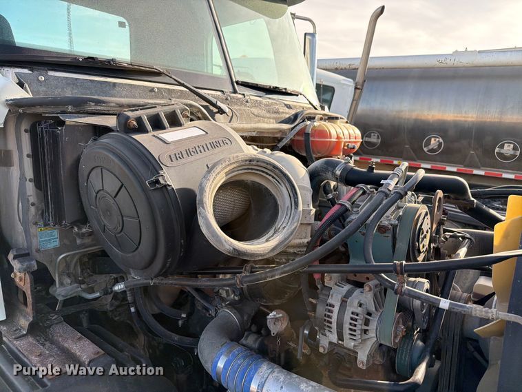 image for item EW8682 2013 Freightliner Columbia semi truck