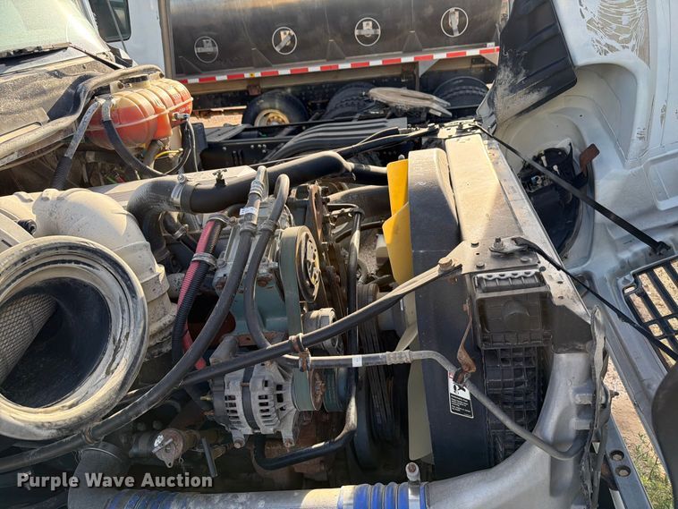 image for item EW8682 2013 Freightliner Columbia semi truck