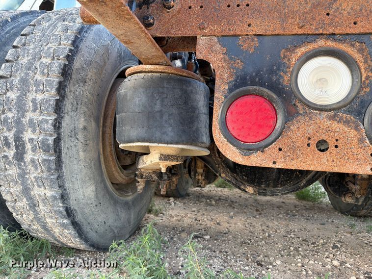 image for item EW8682 2013 Freightliner Columbia semi truck