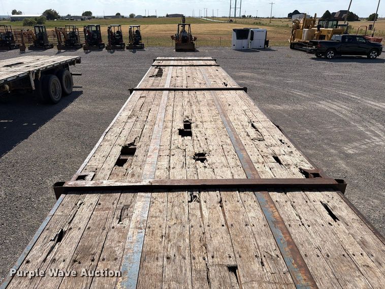 image for item EW8697 2005 Great Dane GPS-248102 flatbed trailer