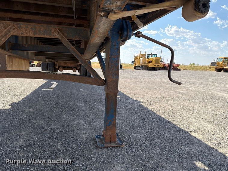 image for item EW8697 2005 Great Dane GPS-248102 flatbed trailer