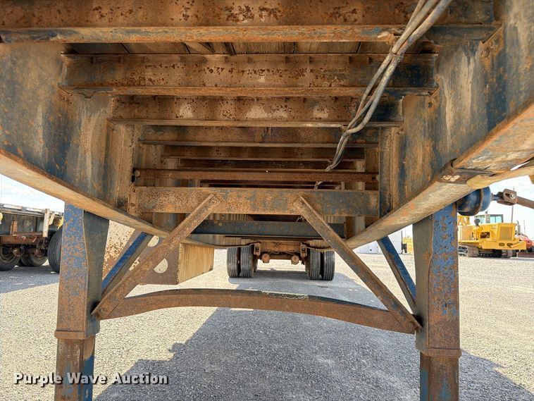 image for item EW8697 2005 Great Dane GPS-248102 flatbed trailer