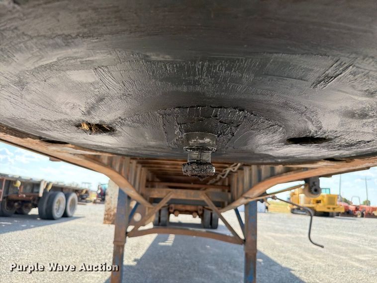 image for item EW8697 2005 Great Dane GPS-248102 flatbed trailer