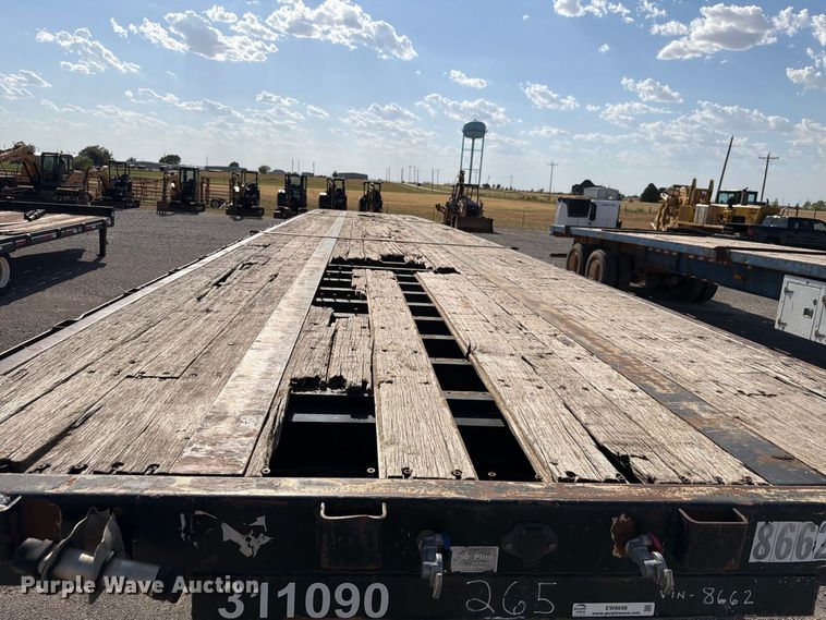 image for item EW8698 2006 Transcraft TL-2000N S2 flatbed trailer
