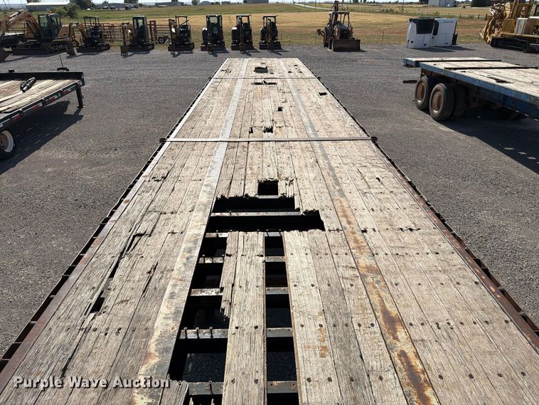 image for item EW8698 2006 Transcraft TL-2000N S2 flatbed trailer