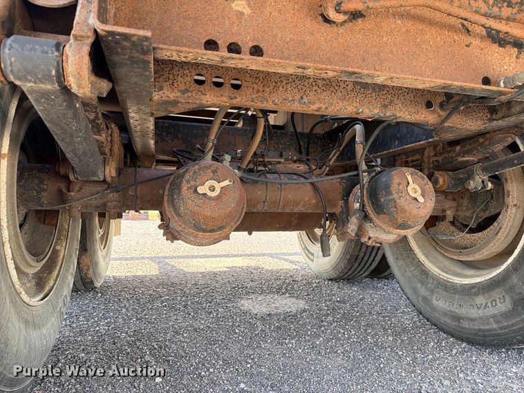 image for item EW8698 2006 Transcraft TL-2000N S2 flatbed trailer
