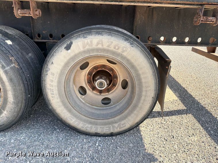 image for item EW8698 2006 Transcraft TL-2000N S2 flatbed trailer