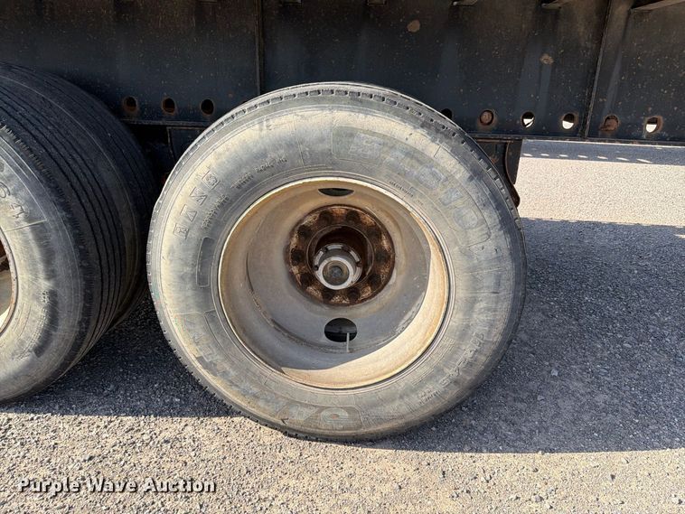 image for item EW8698 2006 Transcraft TL-2000N S2 flatbed trailer