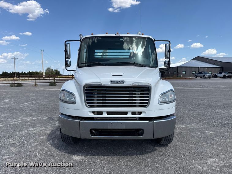 image for item EW8720 2016 Freightliner Business Class M2 flatbed truck