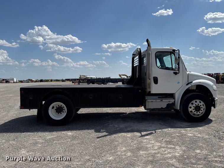 image for item EW8720 2016 Freightliner Business Class M2 flatbed truck