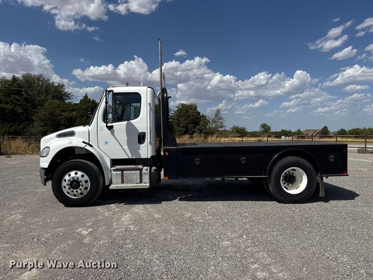 image for item EW8720 2016 Freightliner Business Class M2 flatbed truck