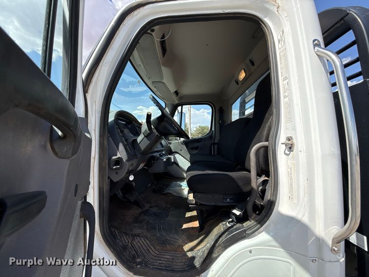 image for item EW8720 2016 Freightliner Business Class M2 flatbed truck