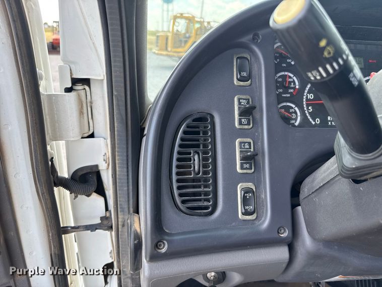 image for item EW8720 2016 Freightliner Business Class M2 flatbed truck