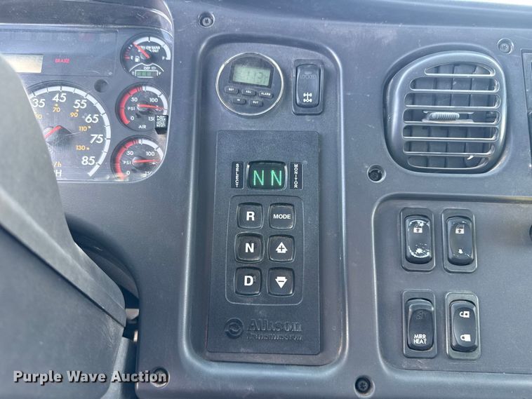 image for item EW8720 2016 Freightliner Business Class M2 flatbed truck