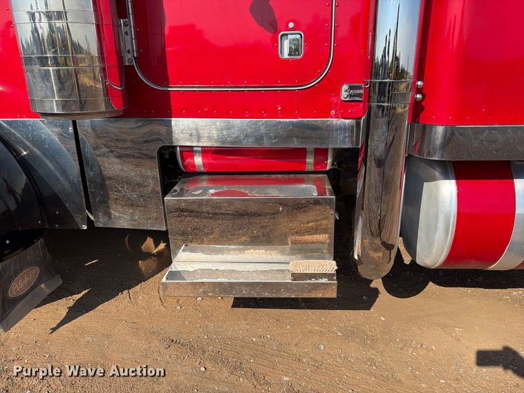 image for item EW8748 1994 Peterbilt 379 semi truck