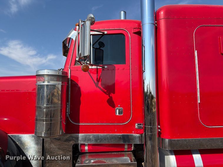 image for item EW8748 1994 Peterbilt 379 semi truck