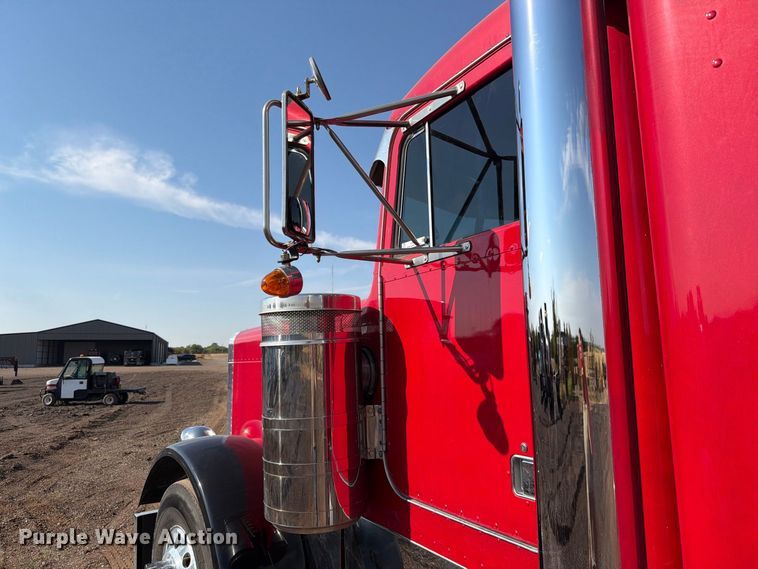 image for item EW8748 1994 Peterbilt 379 semi truck