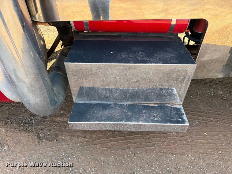 image for item EW8748 1994 Peterbilt 379 semi truck
