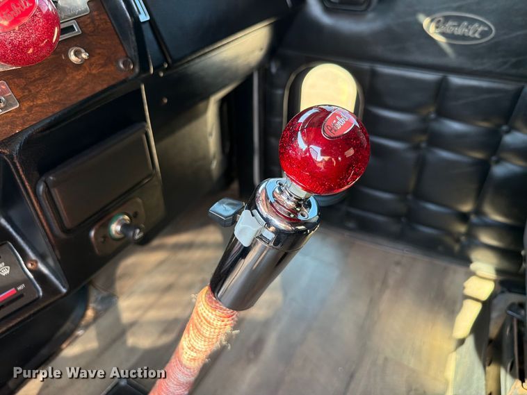 image for item EW8748 1994 Peterbilt 379 semi truck