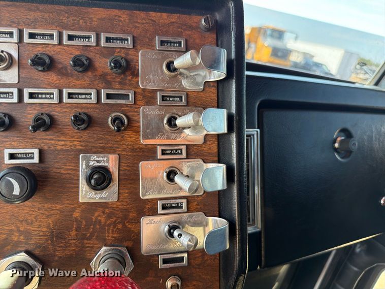 image for item EW8748 1994 Peterbilt 379 semi truck