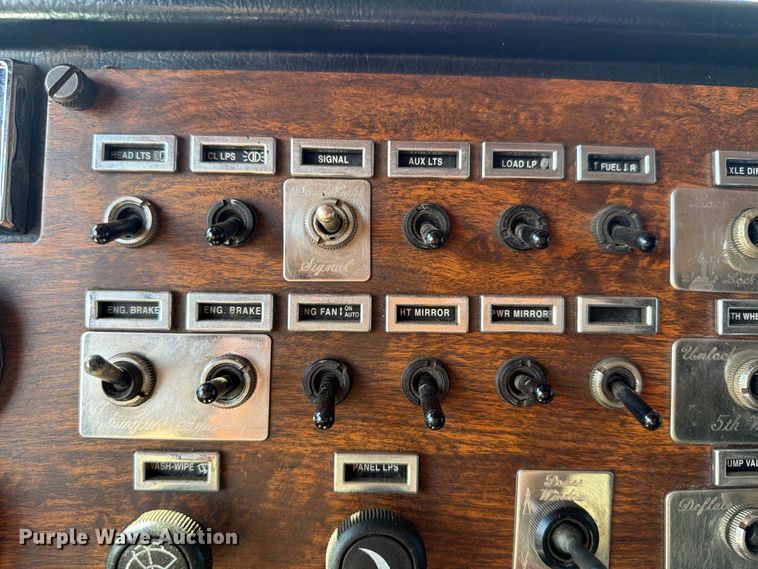 image for item EW8748 1994 Peterbilt 379 semi truck