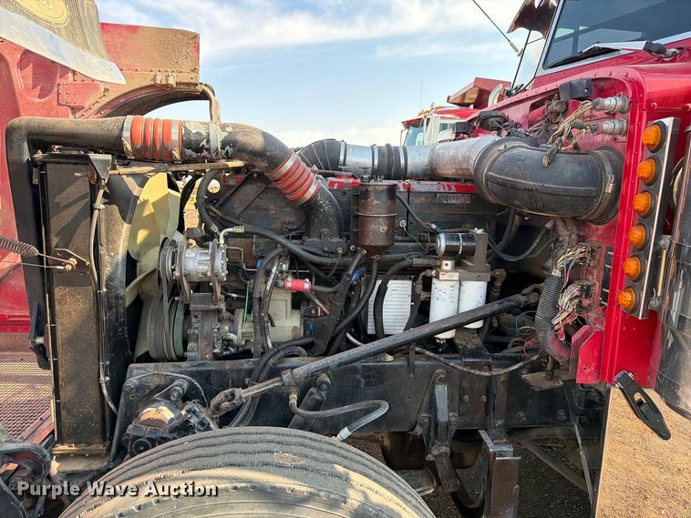 image for item EW8748 1994 Peterbilt 379 semi truck