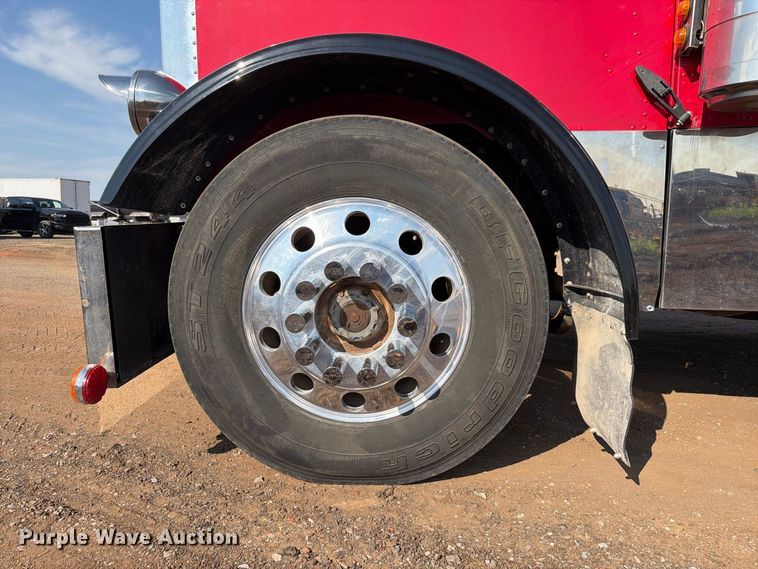 image for item EW8748 1994 Peterbilt 379 semi truck