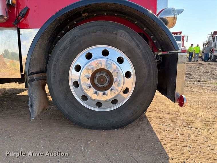 image for item EW8748 1994 Peterbilt 379 semi truck