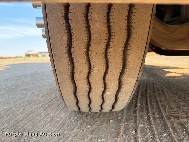image for item EW8748 1994 Peterbilt 379 semi truck