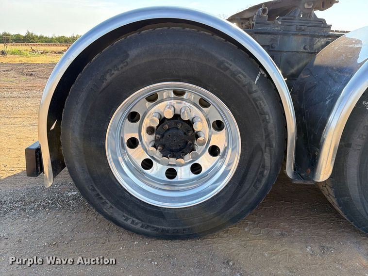 image for item EW8748 1994 Peterbilt 379 semi truck