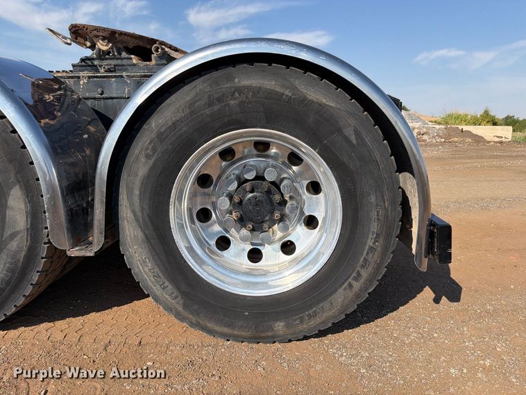 image for item EW8748 1994 Peterbilt 379 semi truck