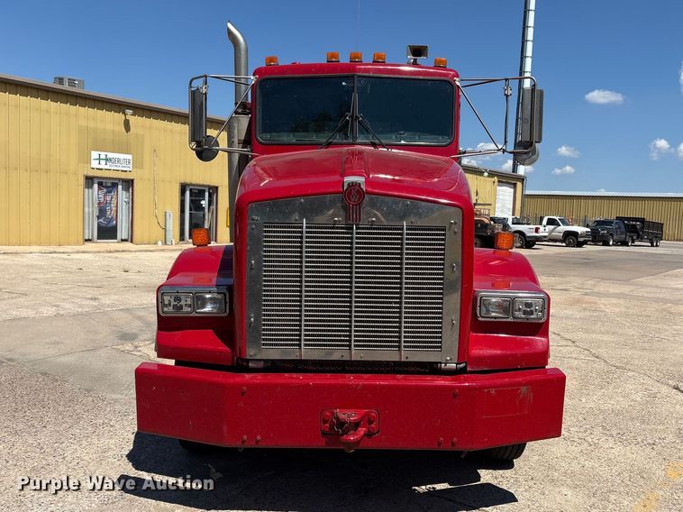 image for item EX0034 2006 Kenworth T800 semi truck