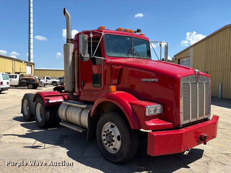 image for item EX0034 2006 Kenworth T800 semi truck
