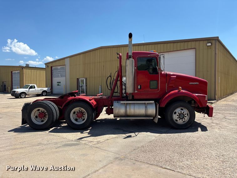 image for item EX0034 2006 Kenworth T800 semi truck