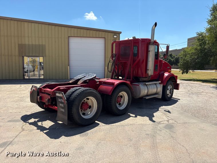 image for item EX0034 2006 Kenworth T800 semi truck