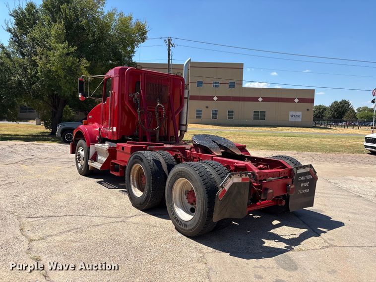 image for item EX0034 2006 Kenworth T800 semi truck