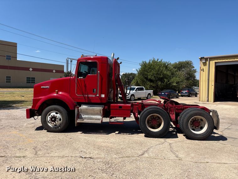 image for item EX0034 2006 Kenworth T800 semi truck