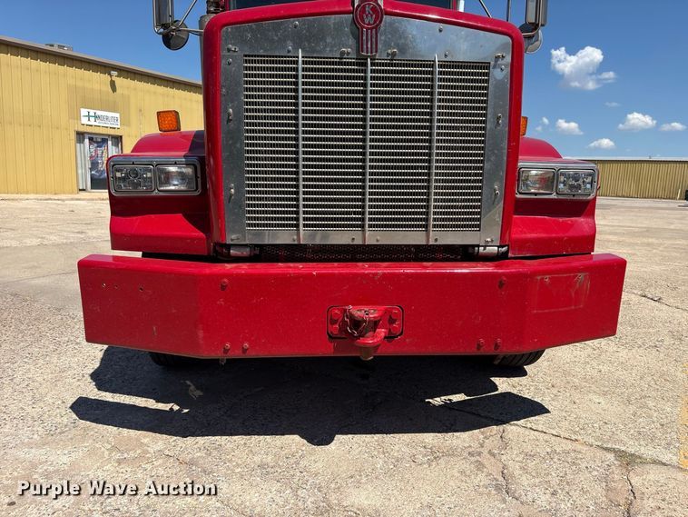 image for item EX0034 2006 Kenworth T800 semi truck