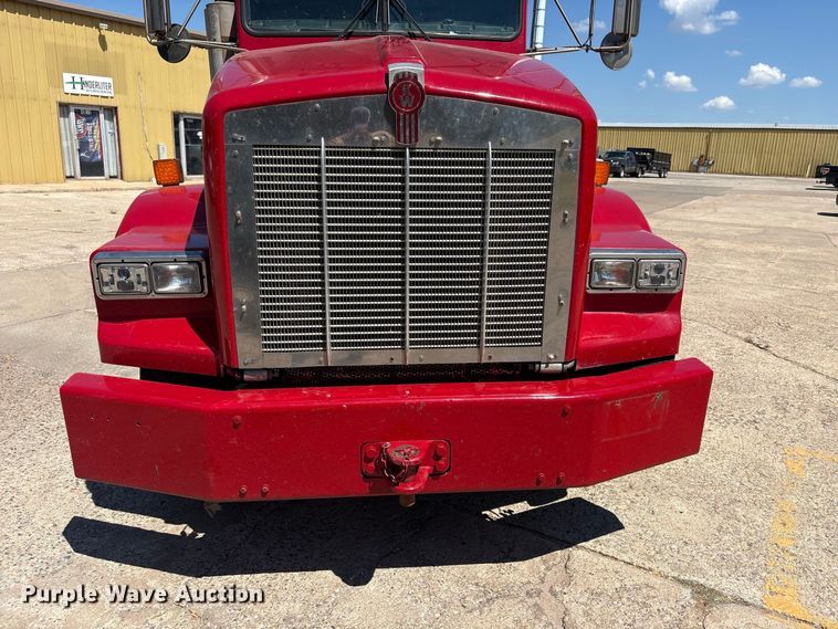 image for item EX0034 2006 Kenworth T800 semi truck