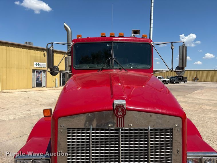 image for item EX0034 2006 Kenworth T800 semi truck